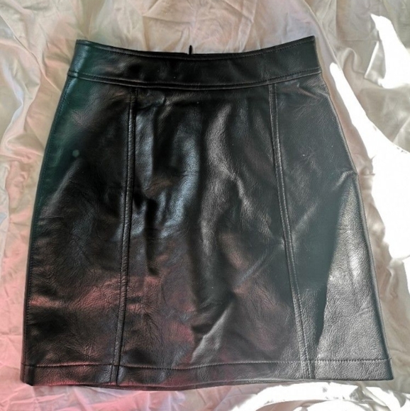 Twik faux leather skirt size small - Picture 1 of 9
